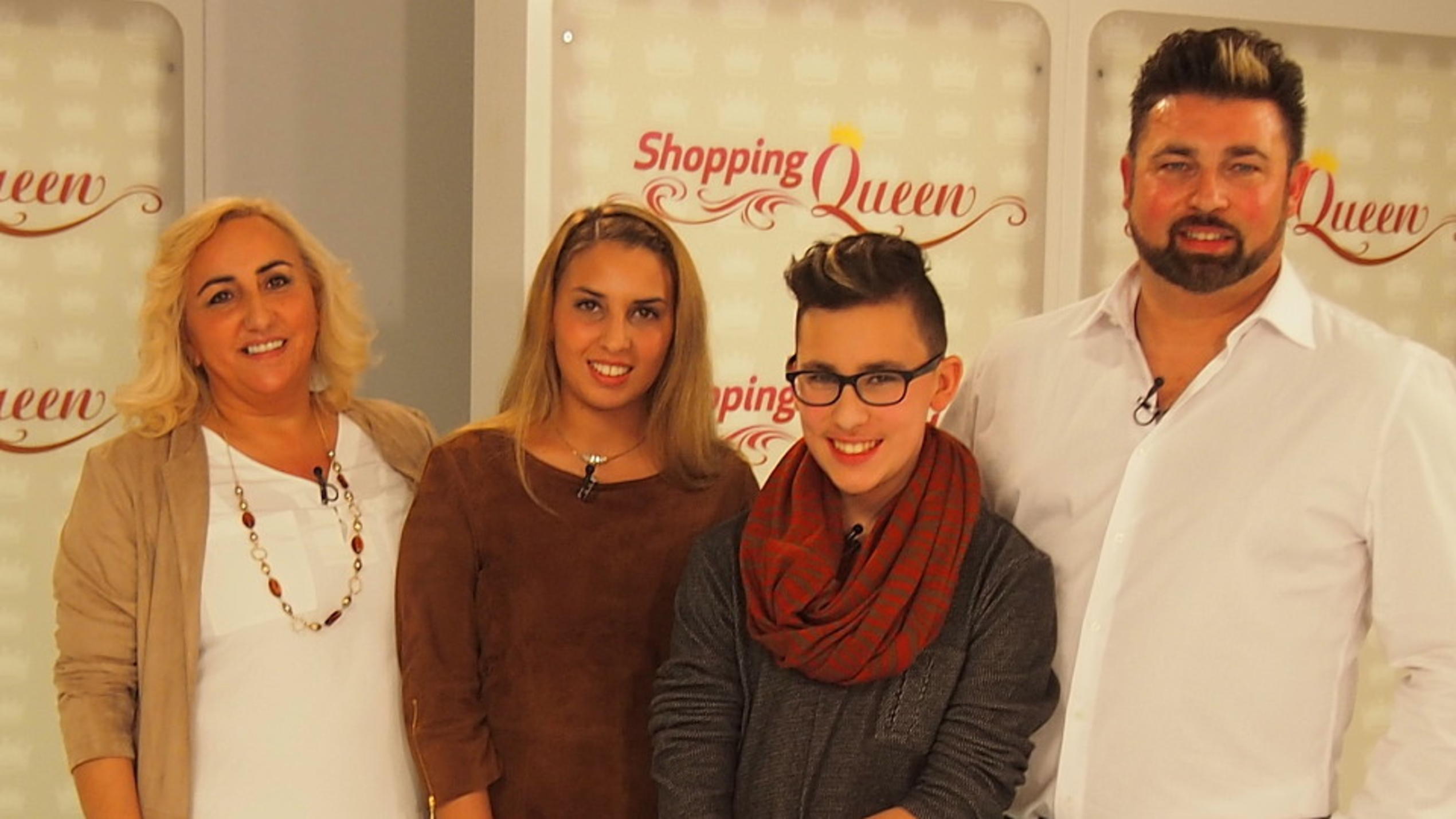 Shopping Queen – Familien-Spezial: Familie Bauer präsentiert einen neuen Look Familie Bauer auf dem "Shopping Queen"-Laufsteg