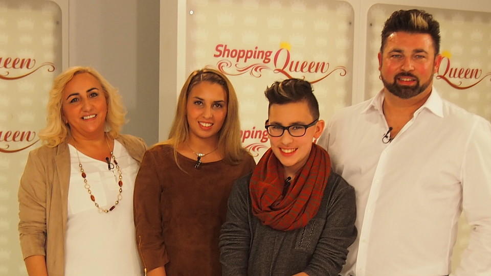 Shopping Queen – Familien-Spezial: Familie Bauer präsentiert einen neuen Look Familie Bauer auf dem "Shopping Queen"-Laufsteg