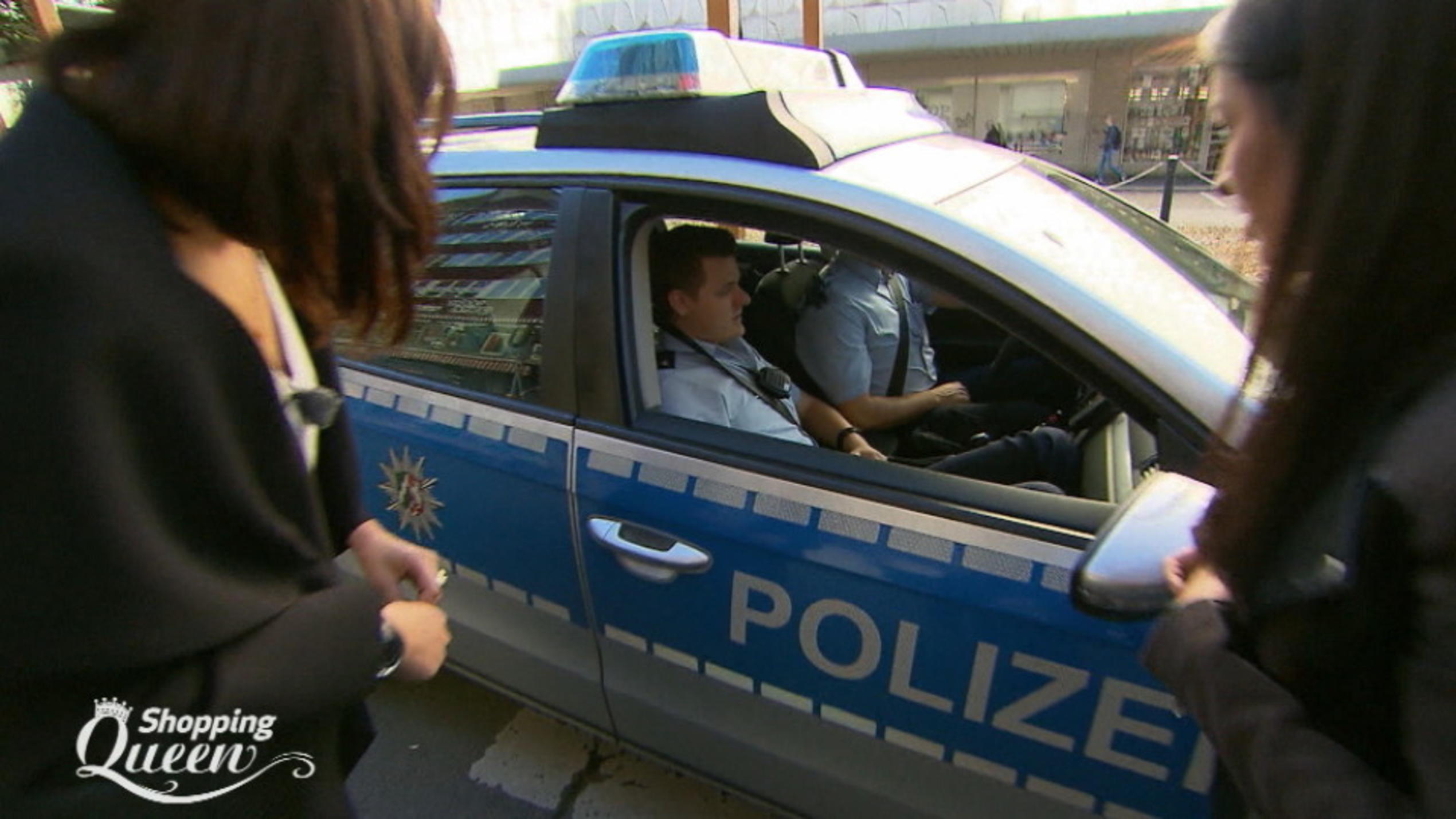 Shopping Queen: Kandidatin Vishy holt sich Hilfe von der Polizei Kandidatin Vishy holt sich Hilfe von der Polizei bei "Shopping Queen"