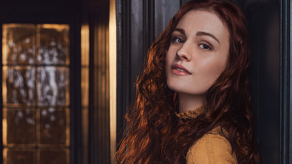 Outlander: Sophie Skelton spielt Claires und Jamies Tochter Brianna Sophie Skelton wird bei "Outlander" bald als "Brianna" zu sehen sein