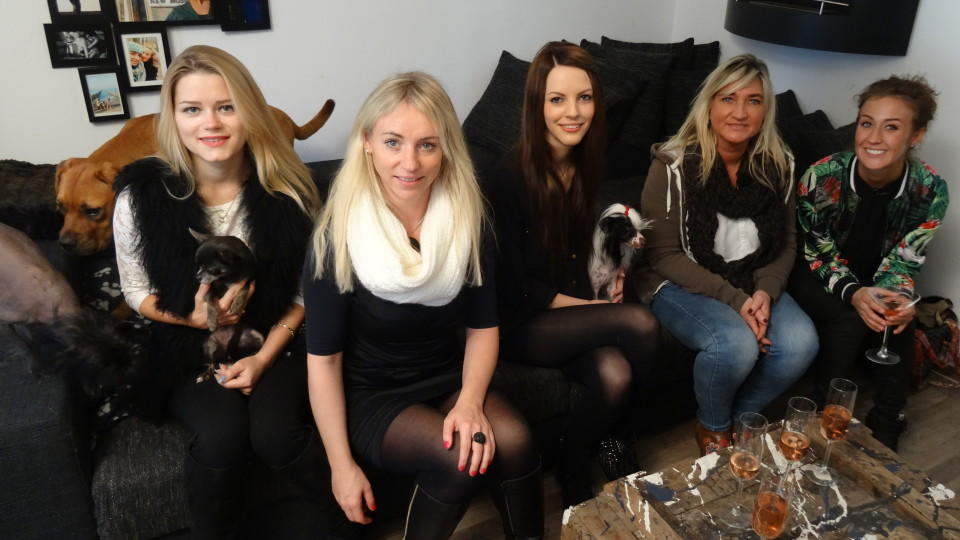 Shopping Queen: In Düsseldorf wird ein Outfit für Frauchen und Hund gesucht Ein Outfit für Frauchen und Hund bei "Shopping Queen"