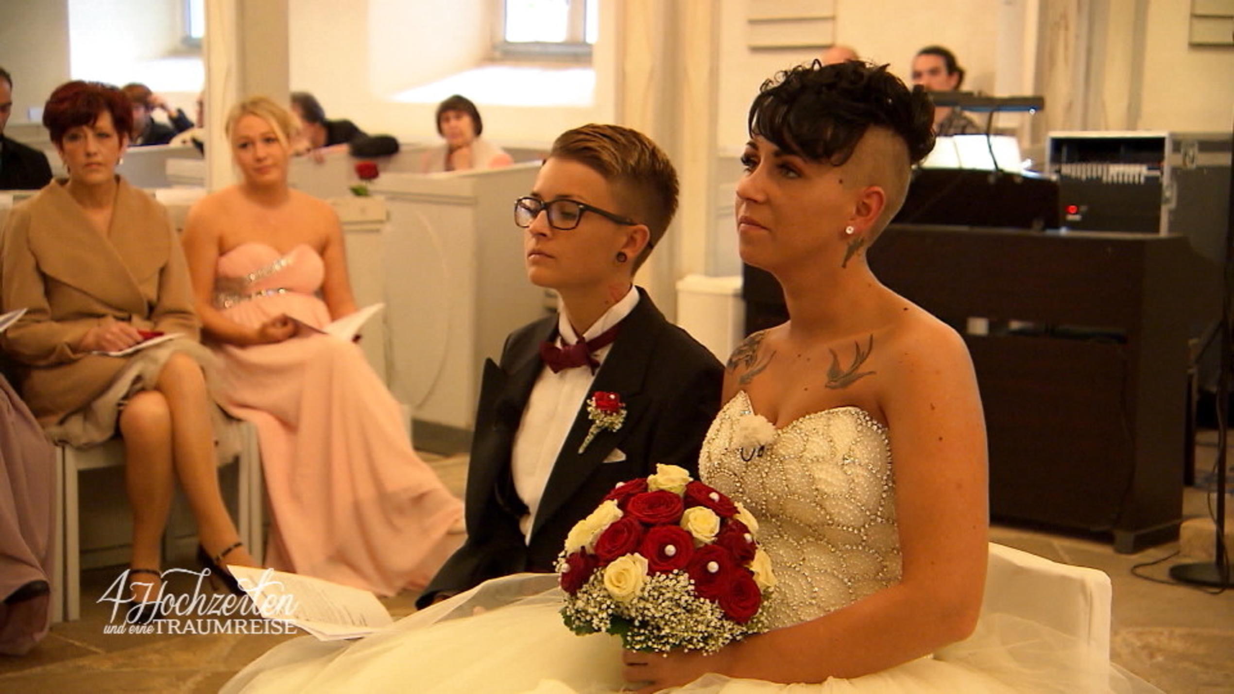 4 Hochzeiten und eine Traumreise: Bei Meggy und Alina fließen nicht nur Freudentränen Meggy und Alina bei "4 Hochzeiten und eine Traumreise"