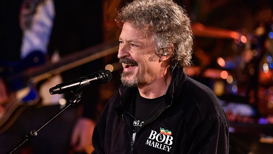 Sing meinen Song: Wolfgang Niedecken singt "Bis die Sonne rauskommt" auf Hochdeutsch Wolfgang Niedecekn singt bei "Sing meinen Song" 2016 zum ersten Mal auf Hochdeutsch