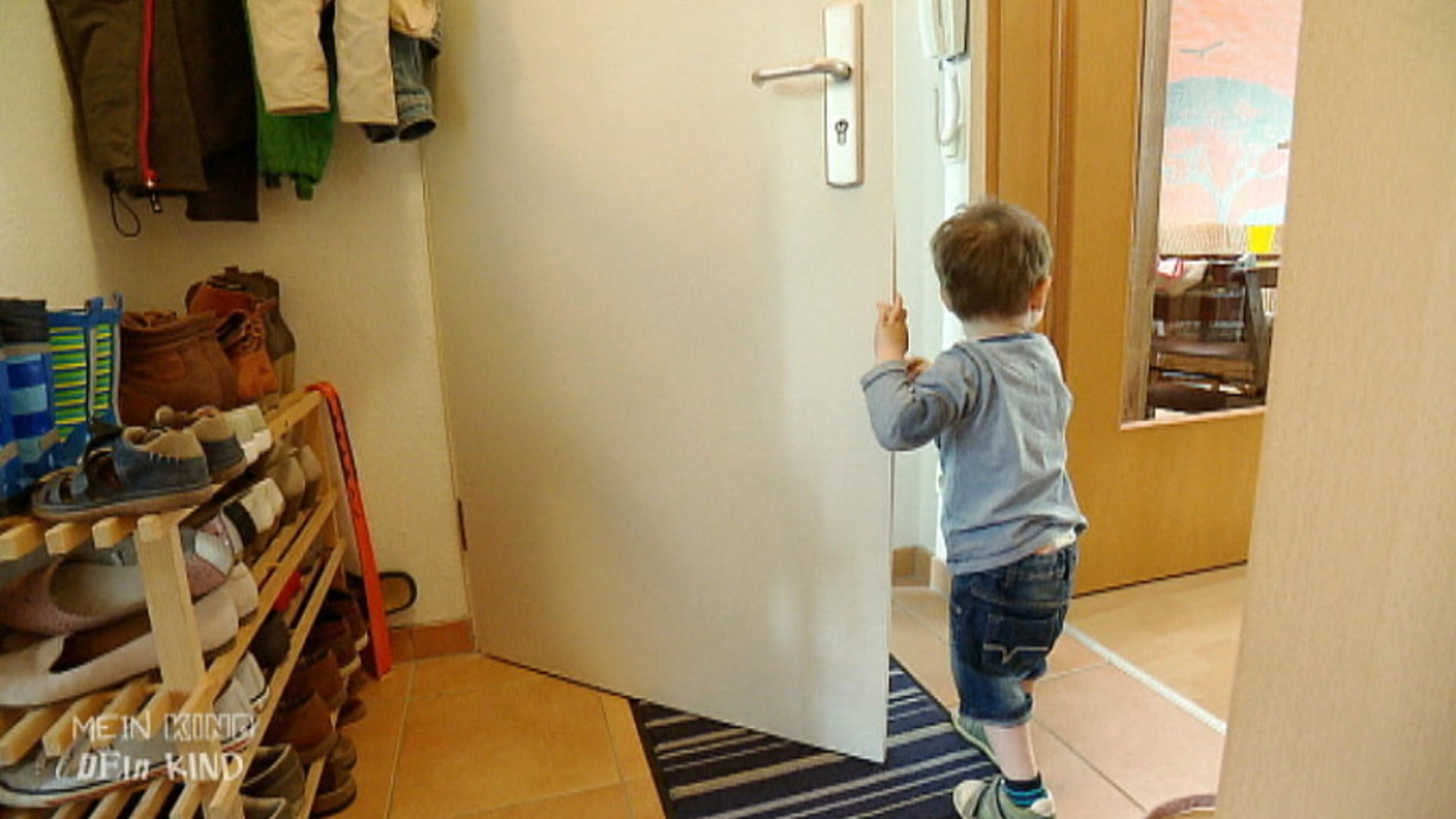 Mein Kind, dein Kind: Bei Mutter Kyra läuft nicht alles rund Mein Kind, dein Kind - Wie erziehst du denn?: Mutter Kyra passt kurz nicht auf und der zweijährige Bennet haut ab.