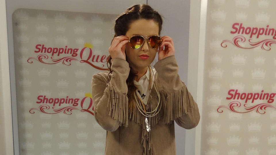 Shopping Queen: Antonia aus Lübeck im Fransen-Look auf dem Catwalk "Shopping Queen"-Kandidatin Antonia