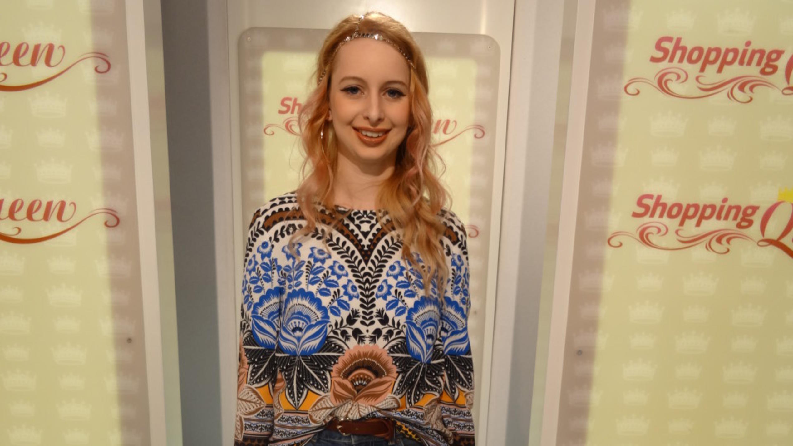 Shopping Queen: Denise präsentiert ihren Ethno-Look auf dem Catwalk "Shopping Queen"-Kandidatin Denise
