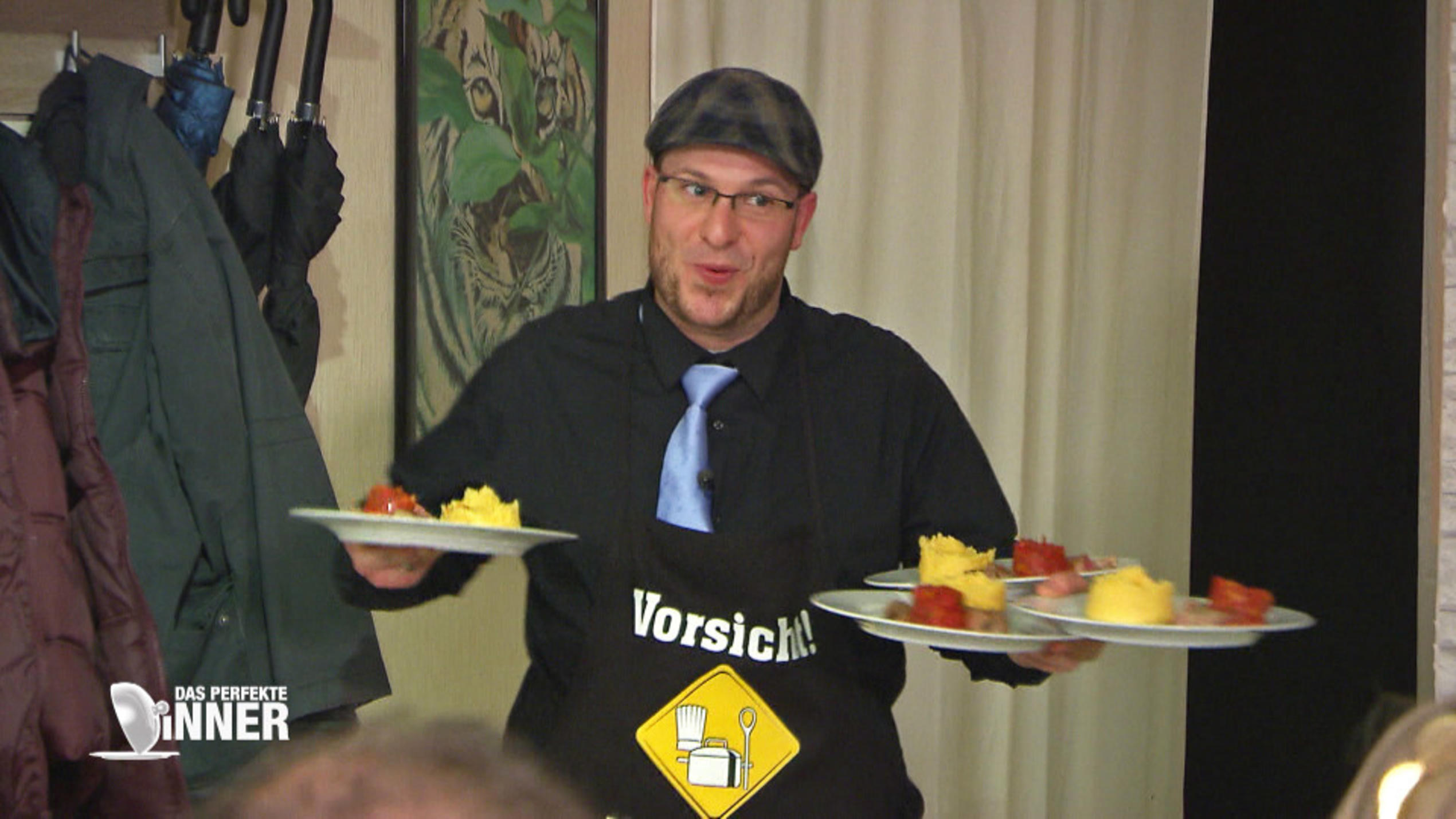 Das perfekte Dinner: Prinzessin Maiki kann mit den Tipps von Thomas nichts anfangen Beim Servieren ist Thomas der Profi