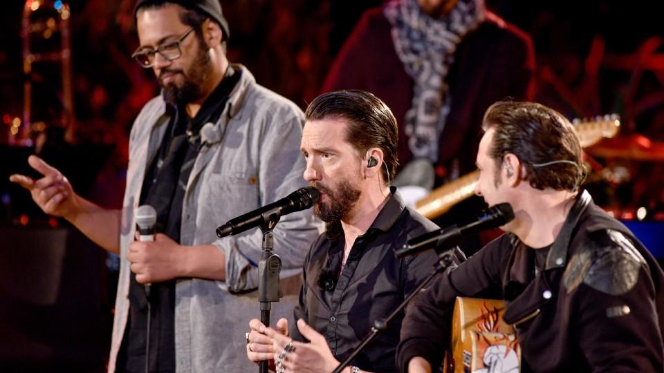 Sing meinen Song 2016: BossHoss und Samy Deluxe performen eine CRap-Version von "Superheld" BossHoss und Samy Deluxe begeistern mit "Superheld".