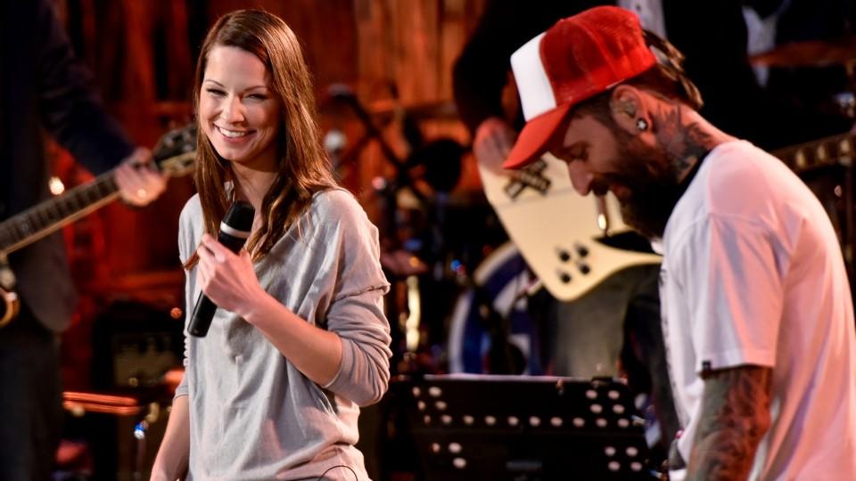 Sing meinen Song 2015: Daniel Wirtz und Christina Stürmer singen "Nie genug" Christina Stürmer und Daniel Wirtz bei "Sing meinen Song" 2015.