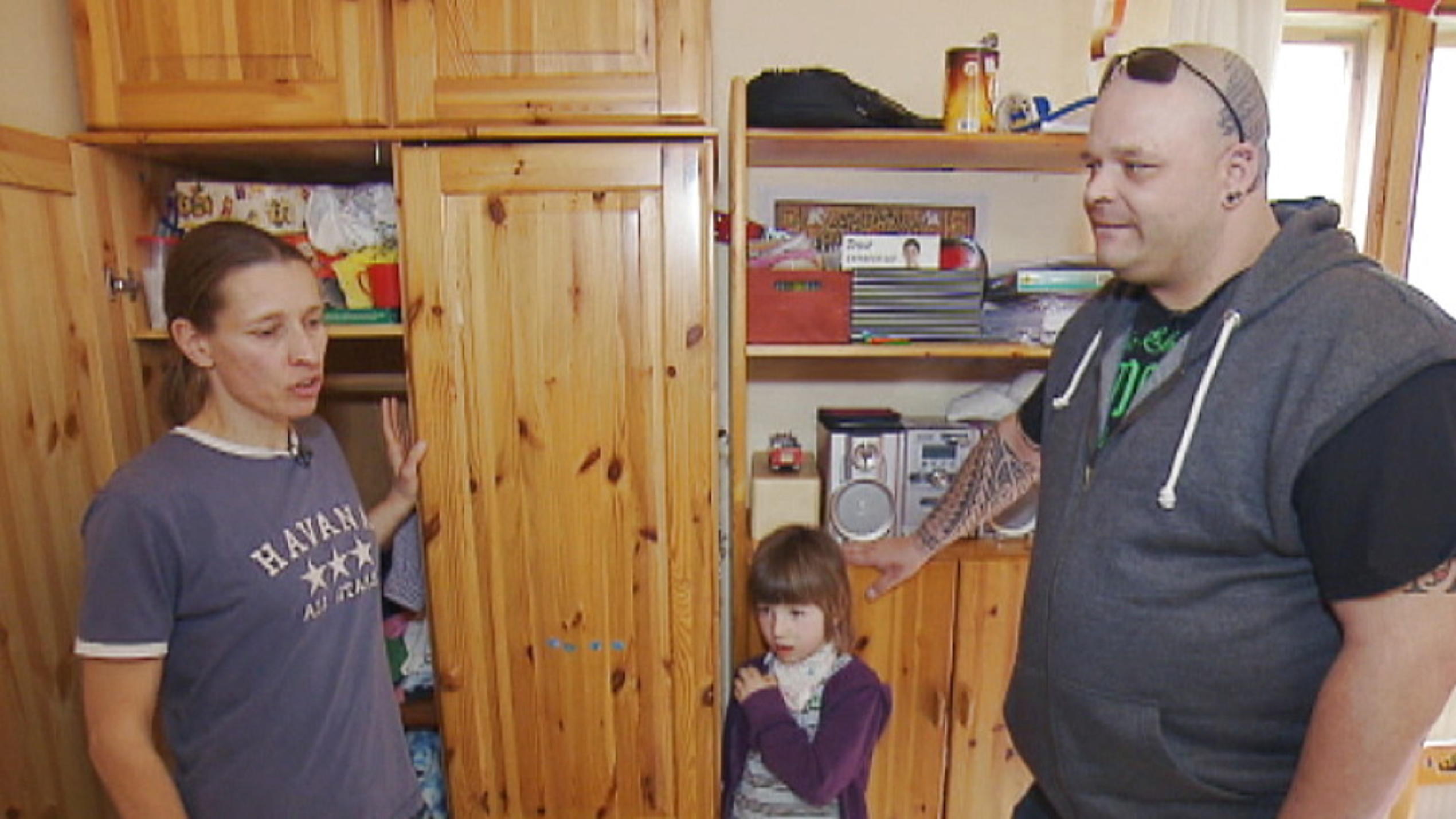Mein Kind, dein Kind: Dirk versteht nicht, dass eine Sechsjährige keine Puppen hat Mein Kind, dein Kind - Wie erziehst du denn? Papa Dirk staunt, dass Nadjas Tochter keine Puppen hat.