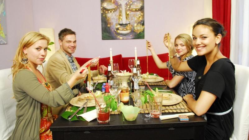 Sarahs Tisch wird versteigert Sarahs Tisch wird versteigert