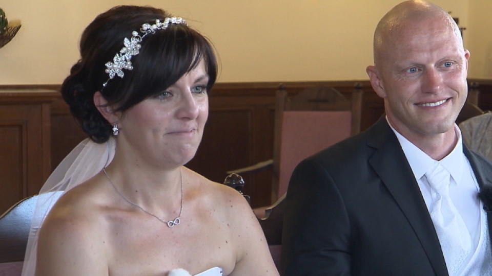 4 Hochzeiten und eine Traumreise: Jennifer und Guido Jennifer und Guido überstrahlen die schlimme Zeit, die sie hinter sich haben.