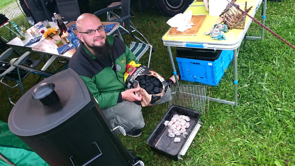 Das perfekte Dinner: Manuel überlässt nichts dem Zufall und "muss alles selbst kochen" Manuel ist Gastgeber am ersten Tag