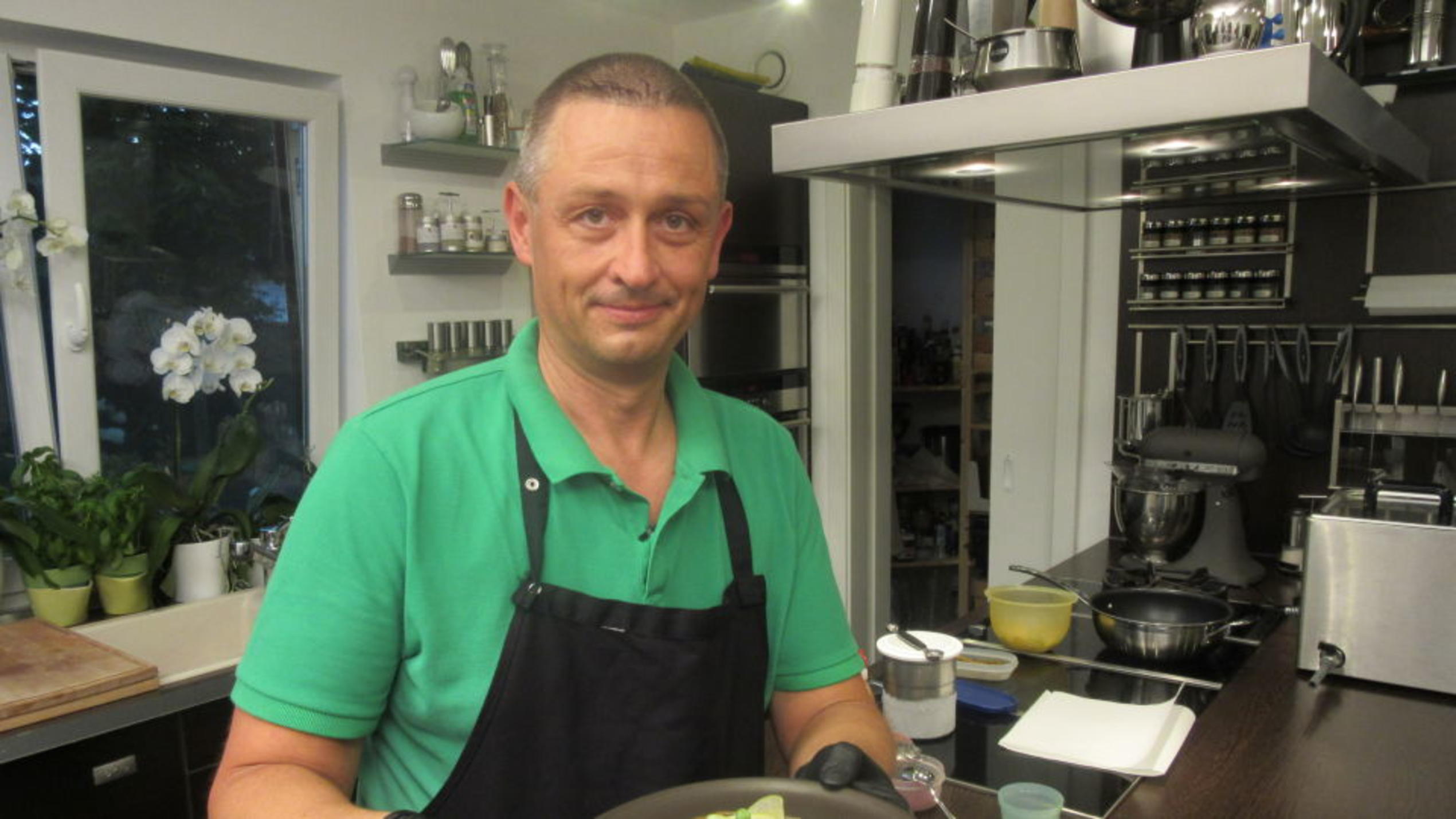 Das perfekte Dinner: Wie ein Concierge in einem Hotel - Matthias will der perfekte Gastgeber sein Matthias liebt kulinarische Kontraste