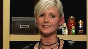 Sie moderiert den Videochat Sie moderiert den Videochat