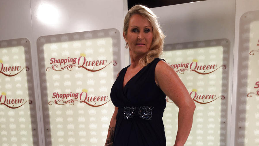 Shopping Queen: Sabine zeigt den besten Look der Woche "Shopping Queen"-Kandidatin Sabine auf dem Catwalk