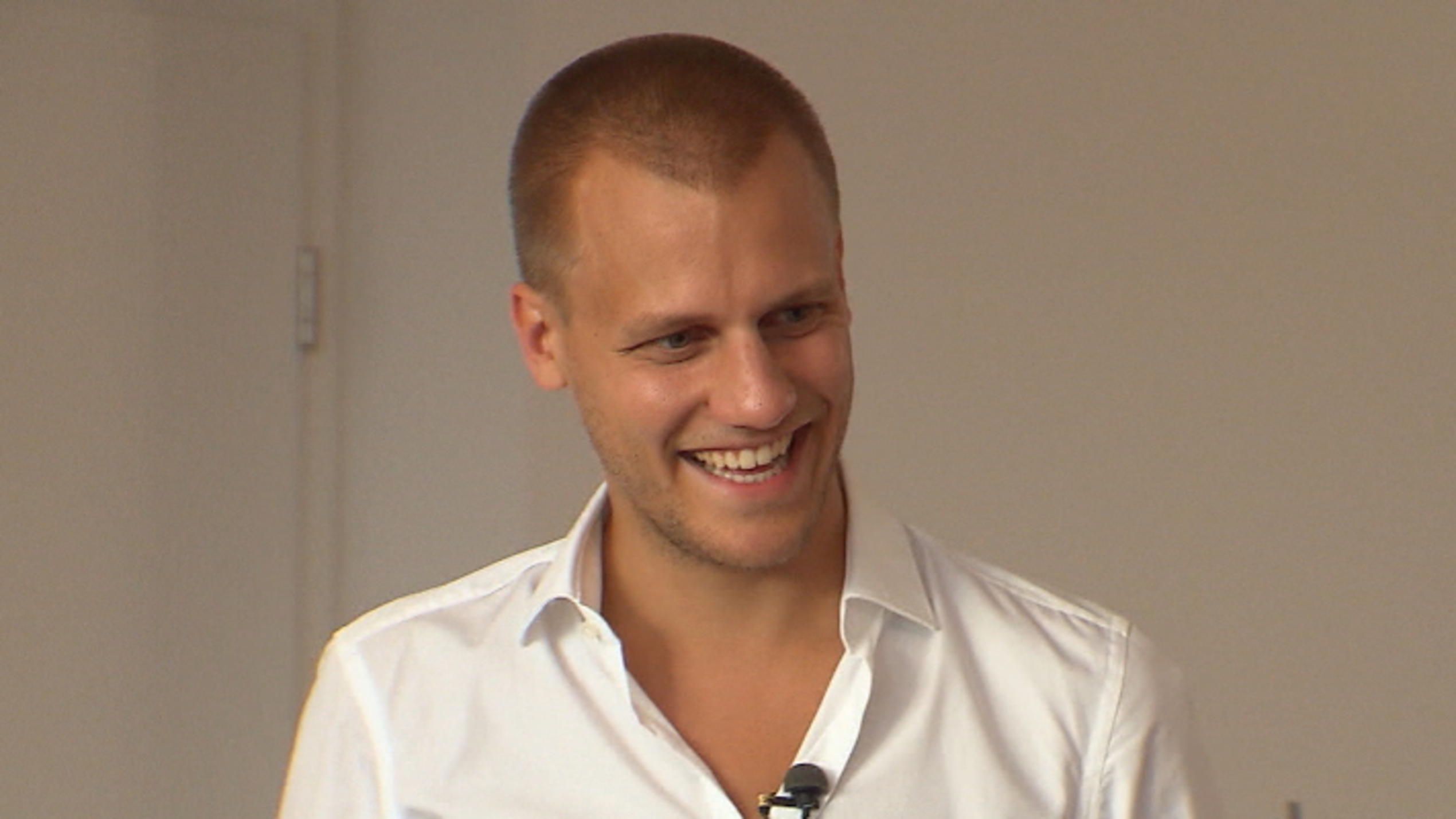 Das perfekte Dinner: Patryk tritt wiederholt ins Namens-Fettnäpfchen An Tag zwei bei "Das perfekte Dinner" ist sich Patryk beim Namen seines Mitstreiters unsicher und tauf ihn in Malte um. Hilft sein verschmitztes Lächeln?