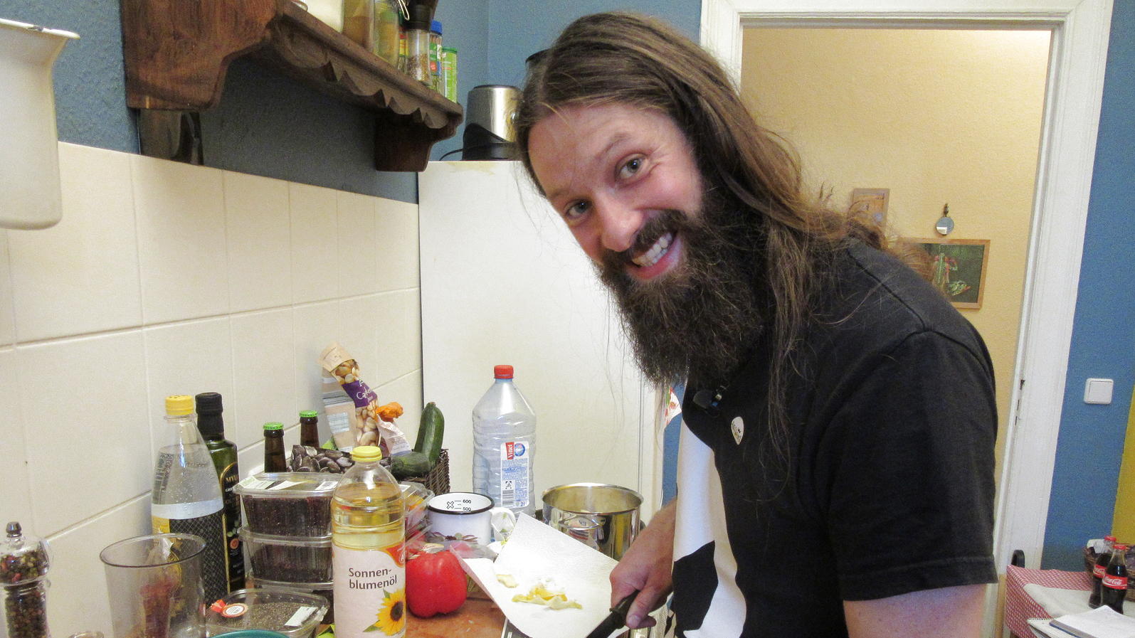 Das perfekte Dinner: Sebastian möchte mit Bier-Spezialitäten punkten An Tag fünf bei "Das perfekte Dinner" in Berlin kocht Barbesitzer Sebastian.