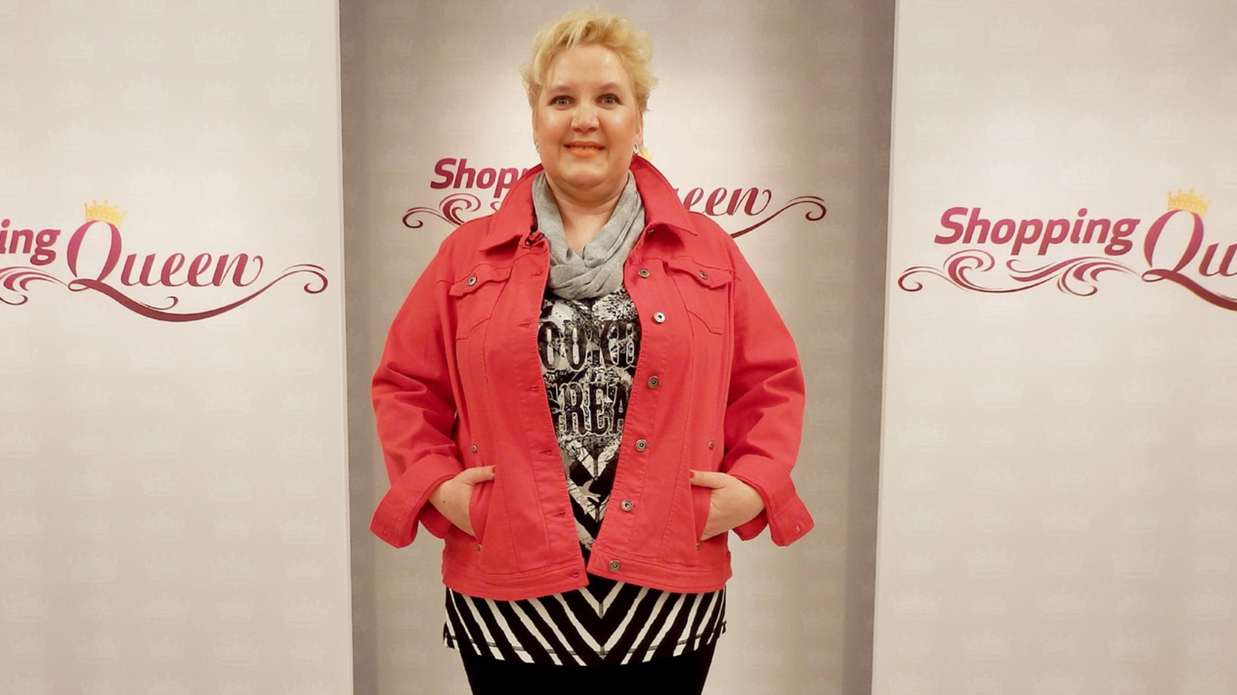 Shopping Queen: Andrea präsentiert sich wie ein Plus-Size Model Andrea präsentiert sich wie ein Plus-Size Model