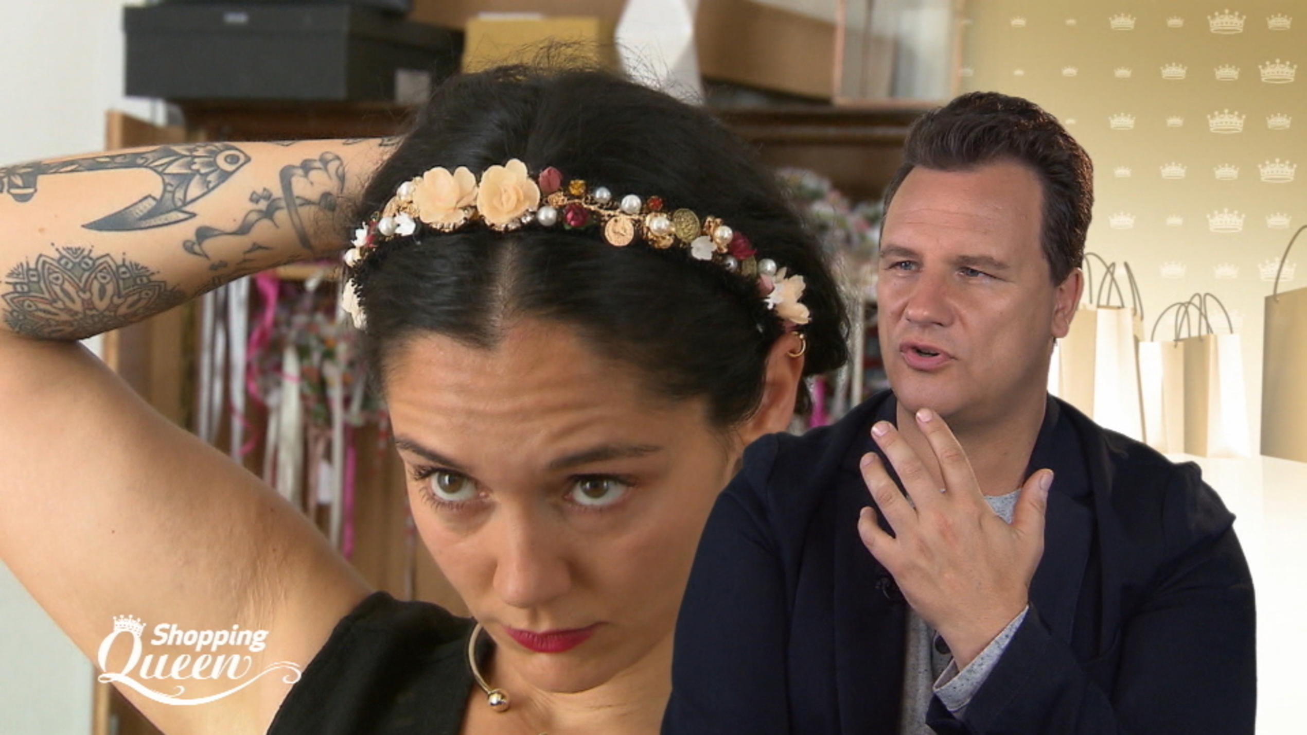 Shopping Queen: Samia hat die Qual der Wahl beim Haarschmuck "Shopping Queen"-Kandidatin Samia hat die Qual der Wahl beim Haarschmuck