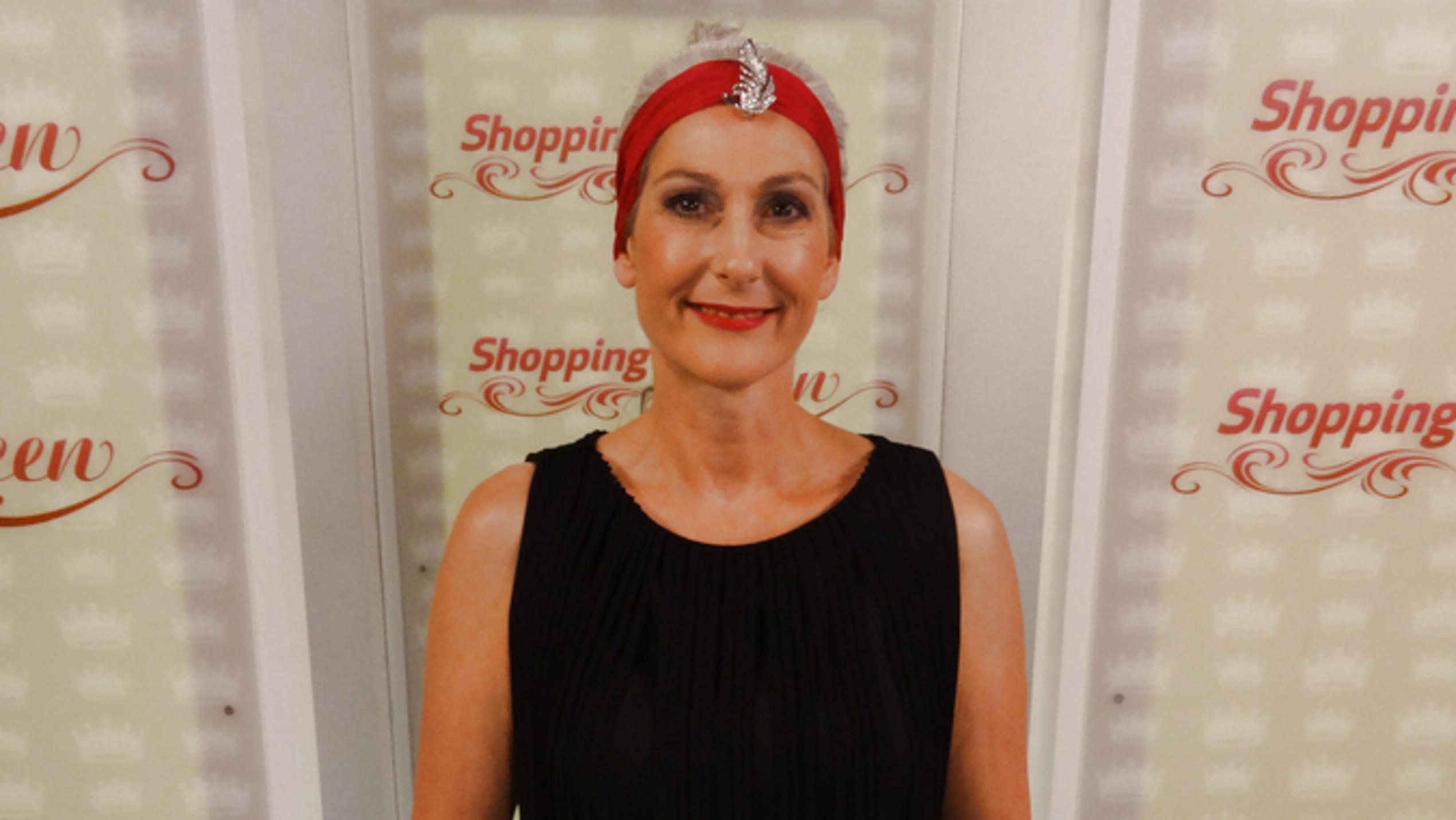 Shopping Queen: Romana kann mit Tuch und Brosche überzeugen "Shopping Queen"-Kandidatin Romana