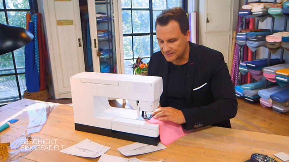 Geschickt eingefädelt: Guido Maria Kretschmer erklärt im Nähtutorial die Tücken eines Reißverschlusses Guido Maria Kretschmer zeigt sein Können an der Nähmaschine mit Guidos Nähtutorial