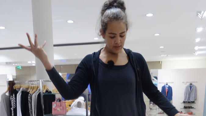 Shopping Queen: Mandy will in High Heels über den Catwalk schreiten Mandy auf High Heels bei "Shopping Queen"