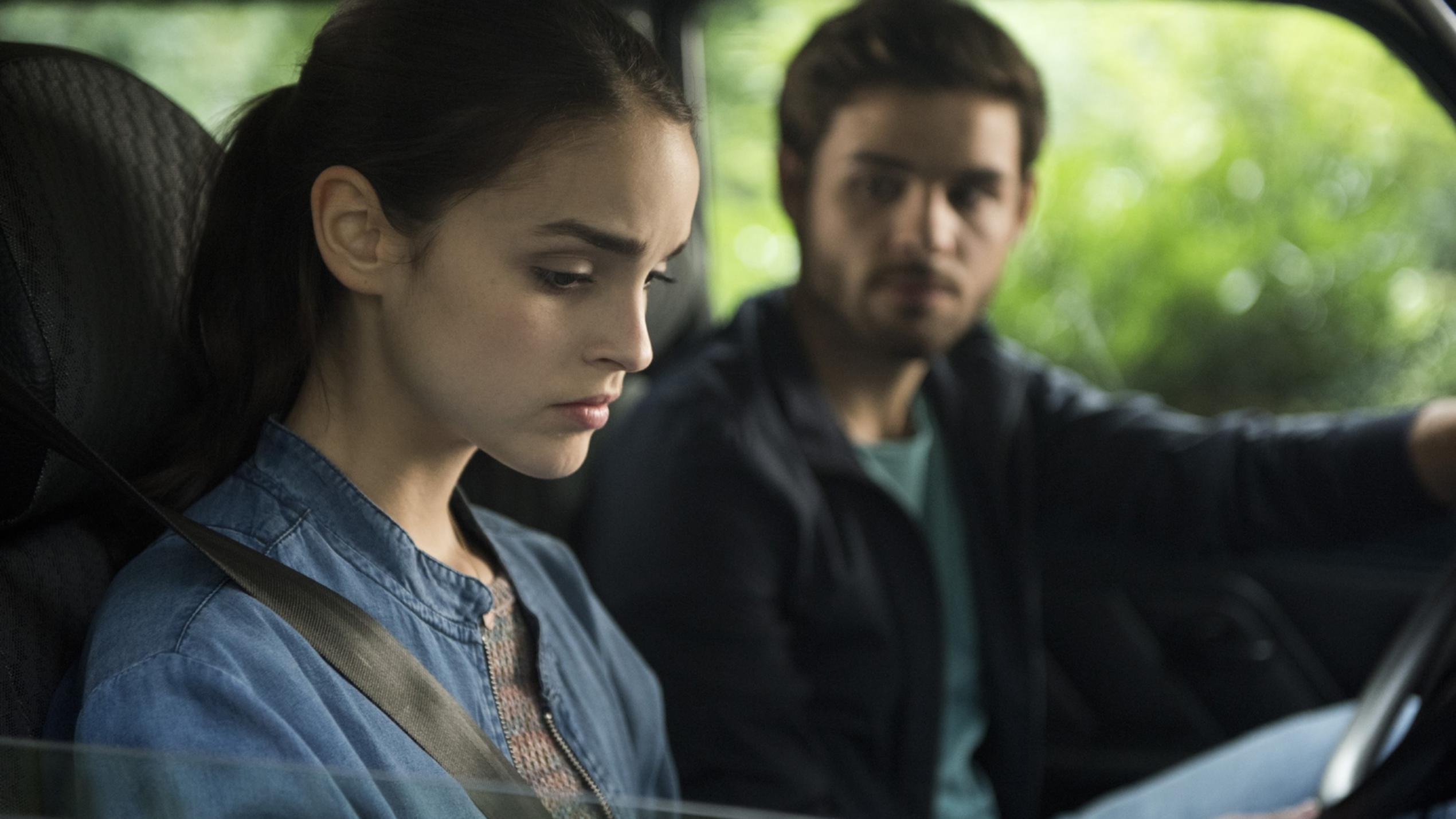 Club der roten Bänder: Eine große Belastungsprobe für die Freundschaft Emma (Luise Befort) und Victor (Lucas Reiber)
