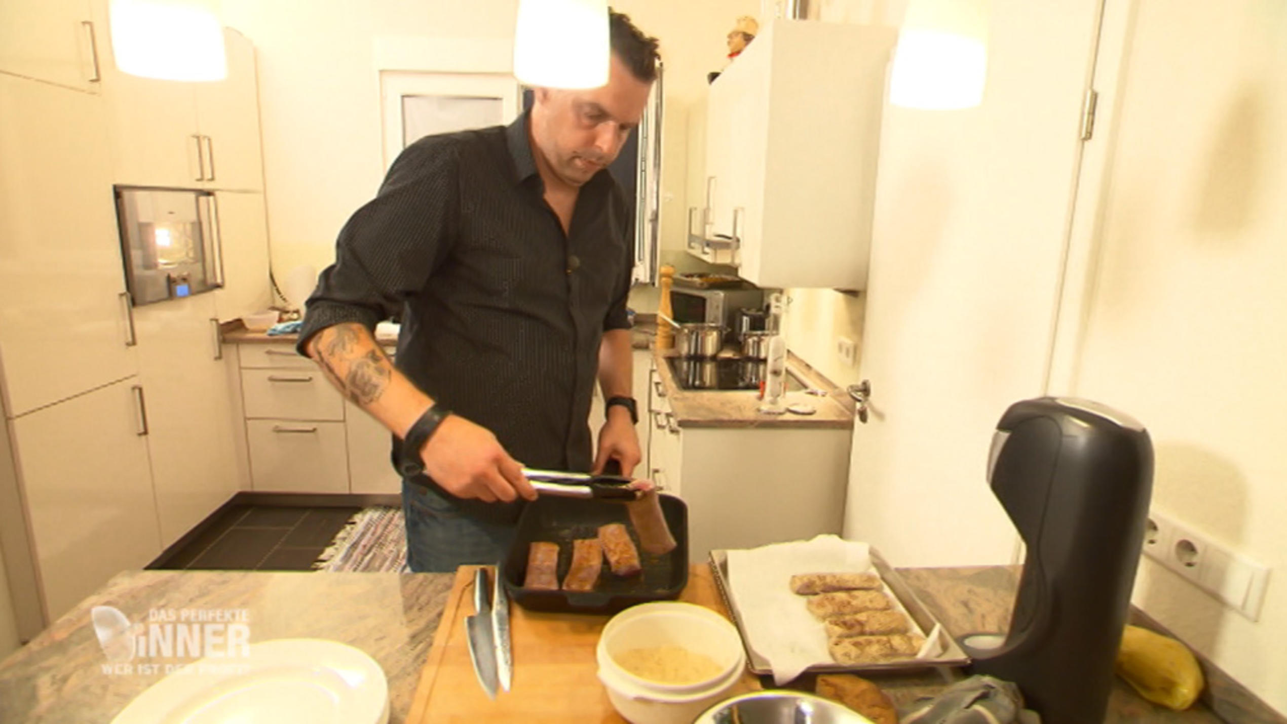 Das perfekte Dinner: Herd-Desaster bei Paul Am dritten Tag bei "Das perfekte Dinner" gibt Pauls Herd den Geist auf.