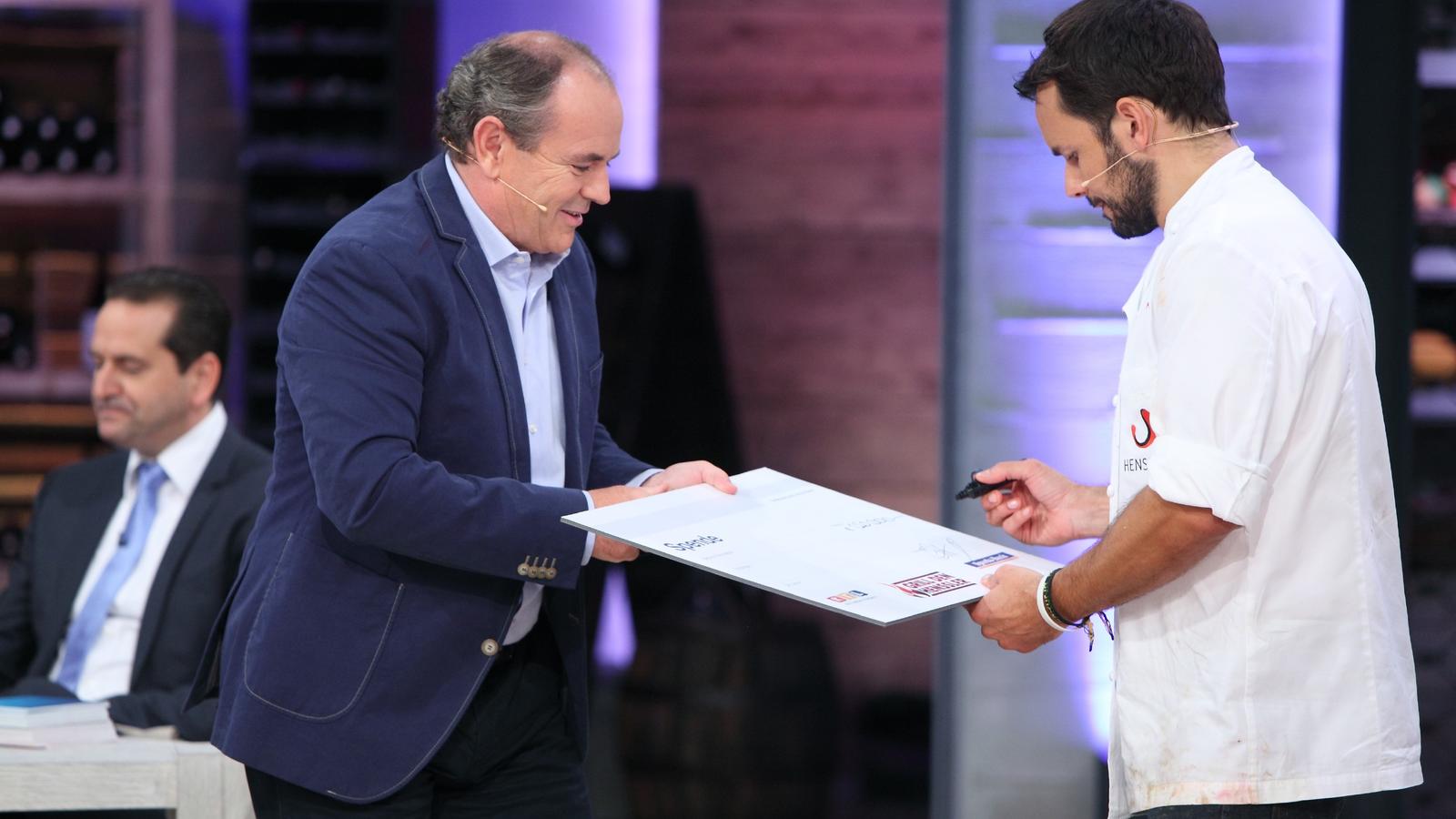 Grill den Henssler: Mieze Katz, Tim Bendzko und Frank Buschmann fordern Steffen Henssler heraus Bei "Grill den Henssler" wird Geld für den "RTL-Spendenmarathon" gesammelt. Wolfram Kohns nimmt den Scheck von Star-Koch Steffen Henssler entgegen.