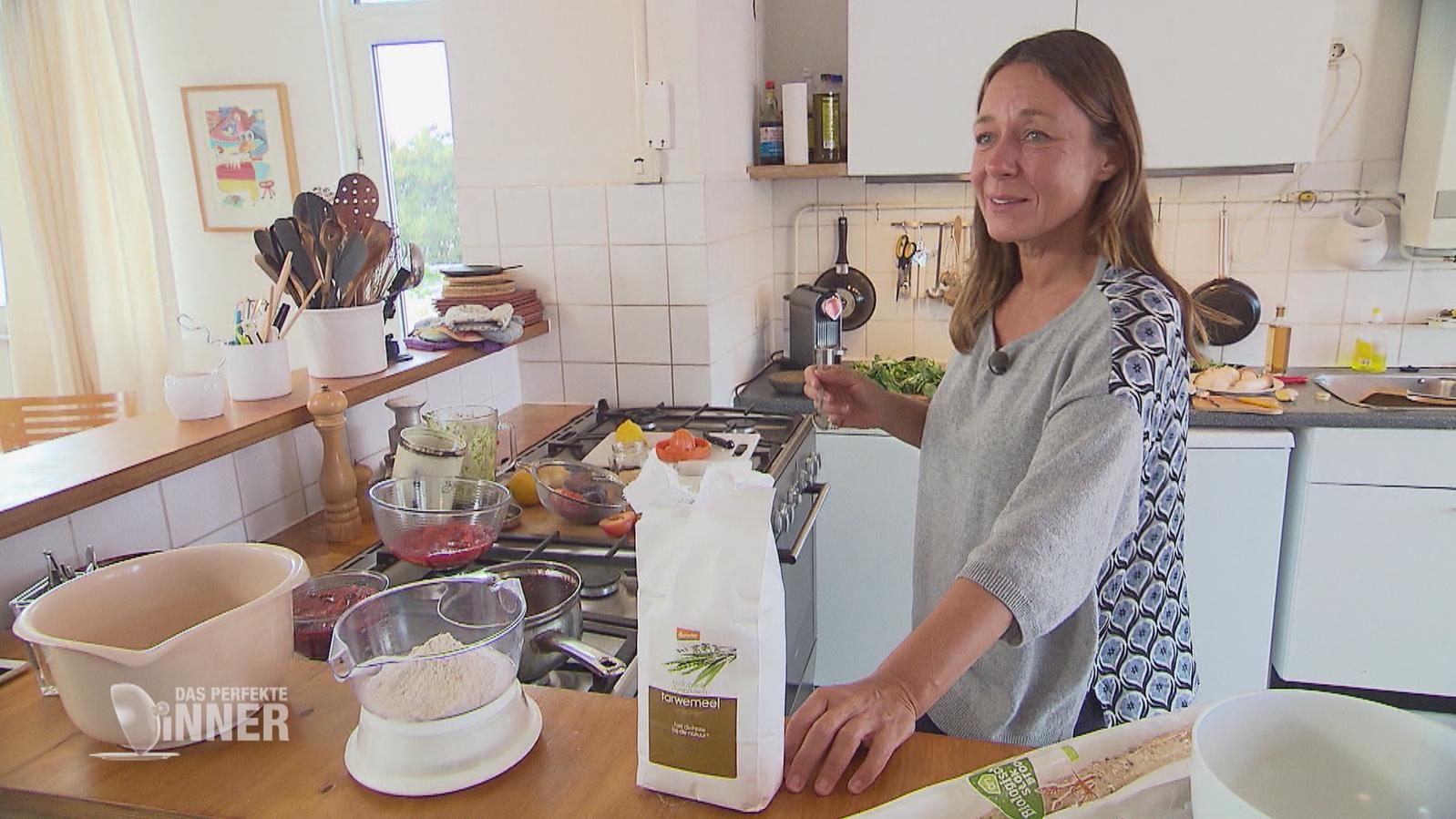 Das perfekte Dinner: Mehl ist Yvonnes Feind Bei "Das perfekte Dinner" in Amsterdam kocht Yvonne lieber nach Gefühl.
