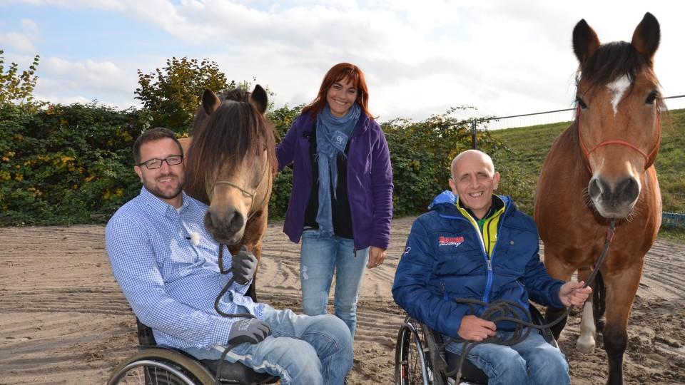 hundkatzemaus: Reiten trotz Rollstuhl!? hundkatzemaus-Reporterin Diana Eichhorn mit den Rollstuhlreitern Timo Amerouso und Johann Steiner