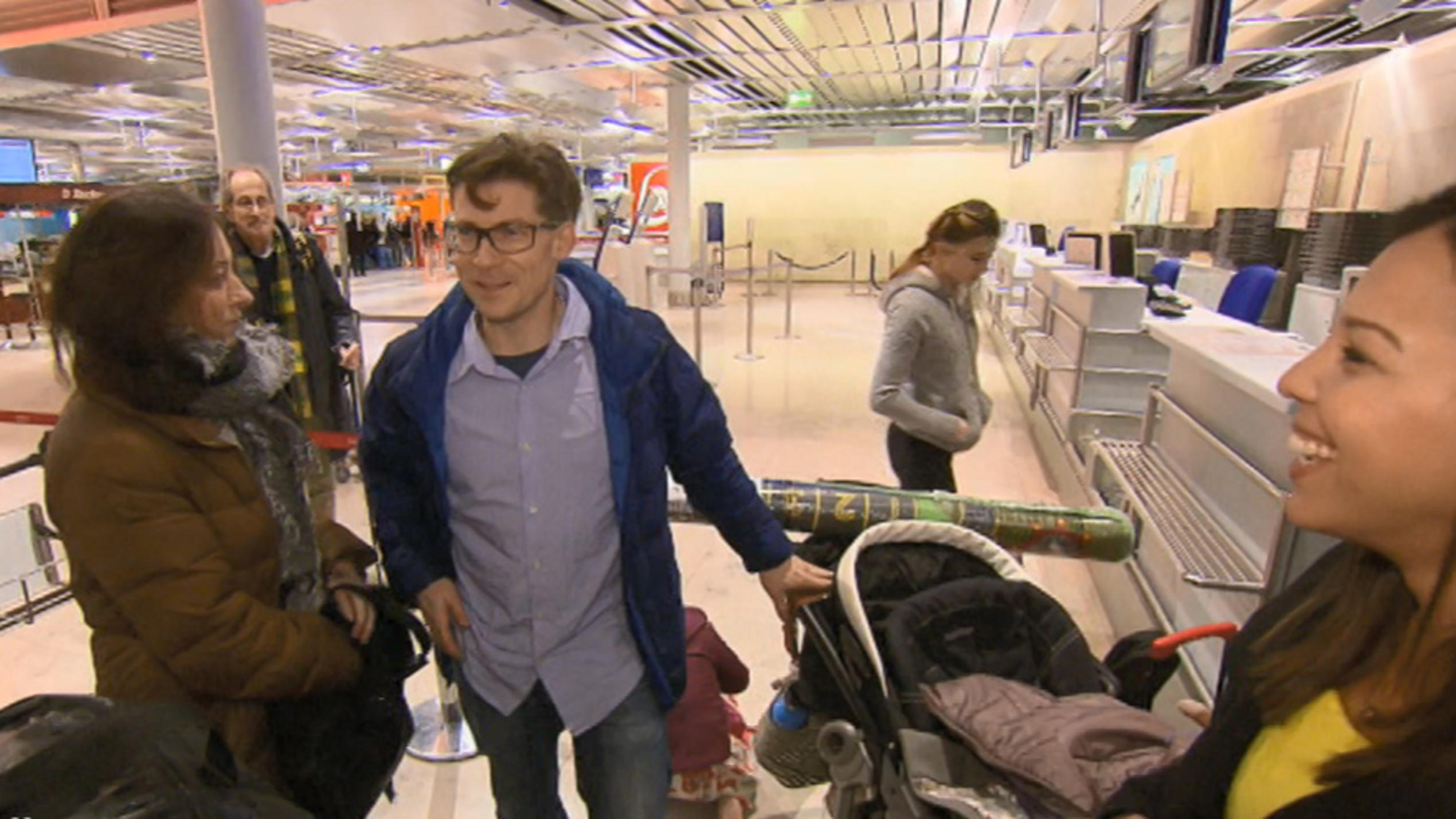 Goodbye Deutschland: Bei ihrer Auswanderung muss Familie Leonhardi schweren Herzens Abschied nehmen Michael Leonhardi mit Frau Alline am Flughafen