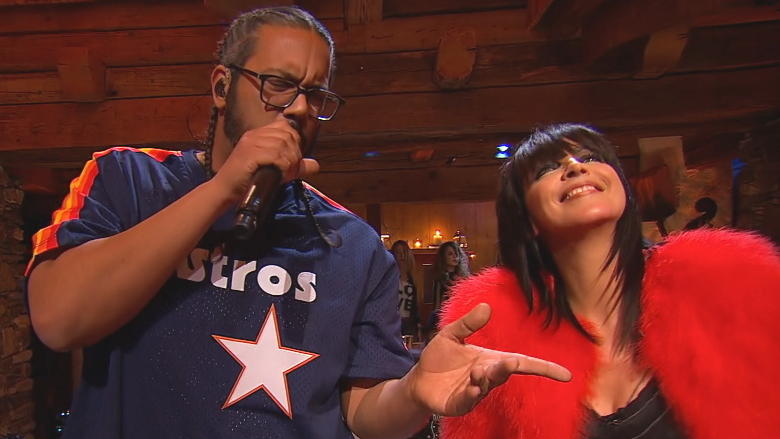 Sing meinen Song 2016: Nena rappt mit Samy Deluxe "Der Baron von Grinchhausen" Bei "Sing meinen Song - Das Weihnachtskonzert" 2016 sind Nena und Samy Deluxe mit "Der Baron von Grinchhausen" ein echtes "Rap-Feuerwerk".