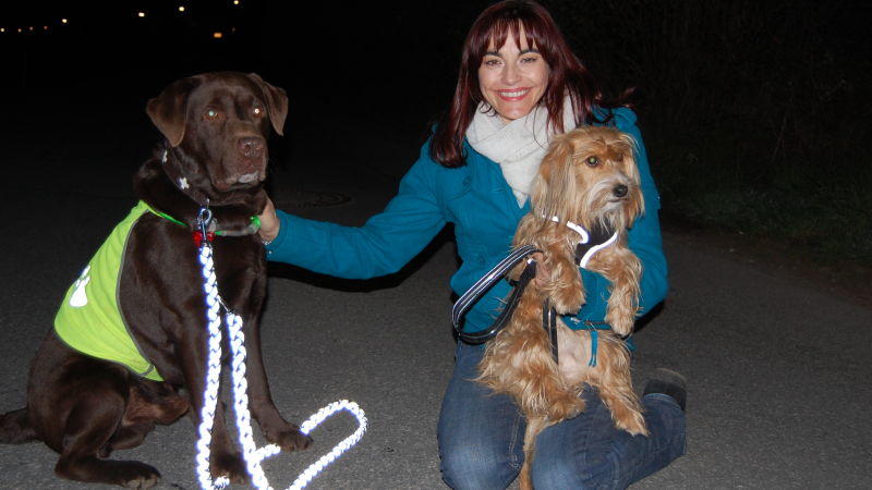 Die Themen nächste Woche hunkdatzemaus-Reporterin Diana Eichhorn mit Cooper (l.) und Klein Maggie. Foto: VOX/DOCMA TV/Julia Panzer