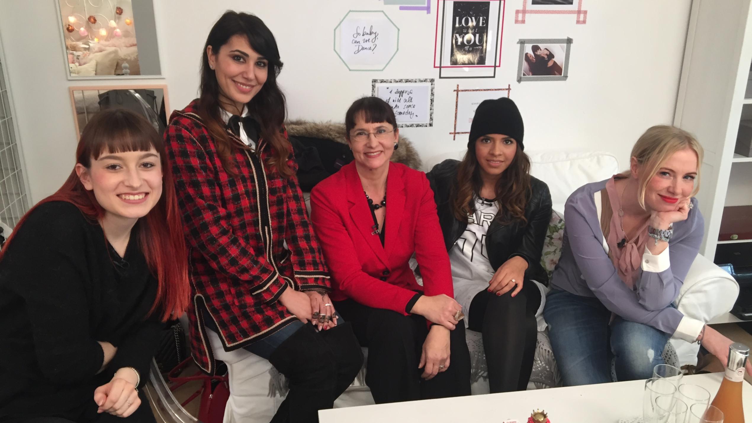 Shopping Queen: Beim Motto in München steht der Cardigan im Mittelpunkt "Shopping Queen"-Kandidatinnen aus München