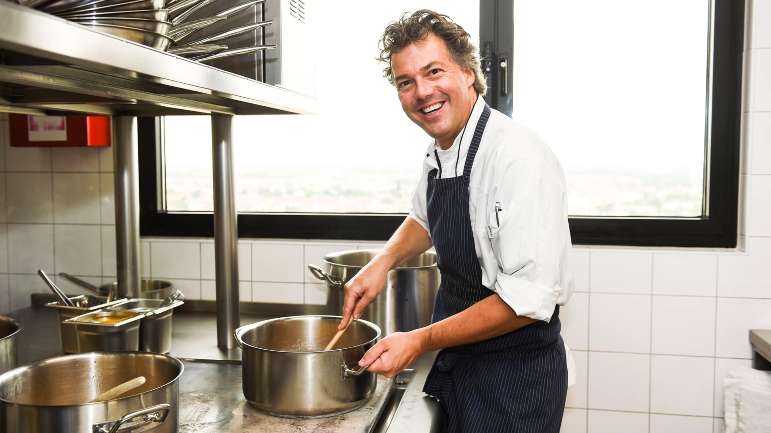 Kitchen Impossible 2018: Peter Maria Schnurr Peter Maria Schnurr tritt gegen Roland Trettl im Koch-Duell "Kitchen Impossible" an.