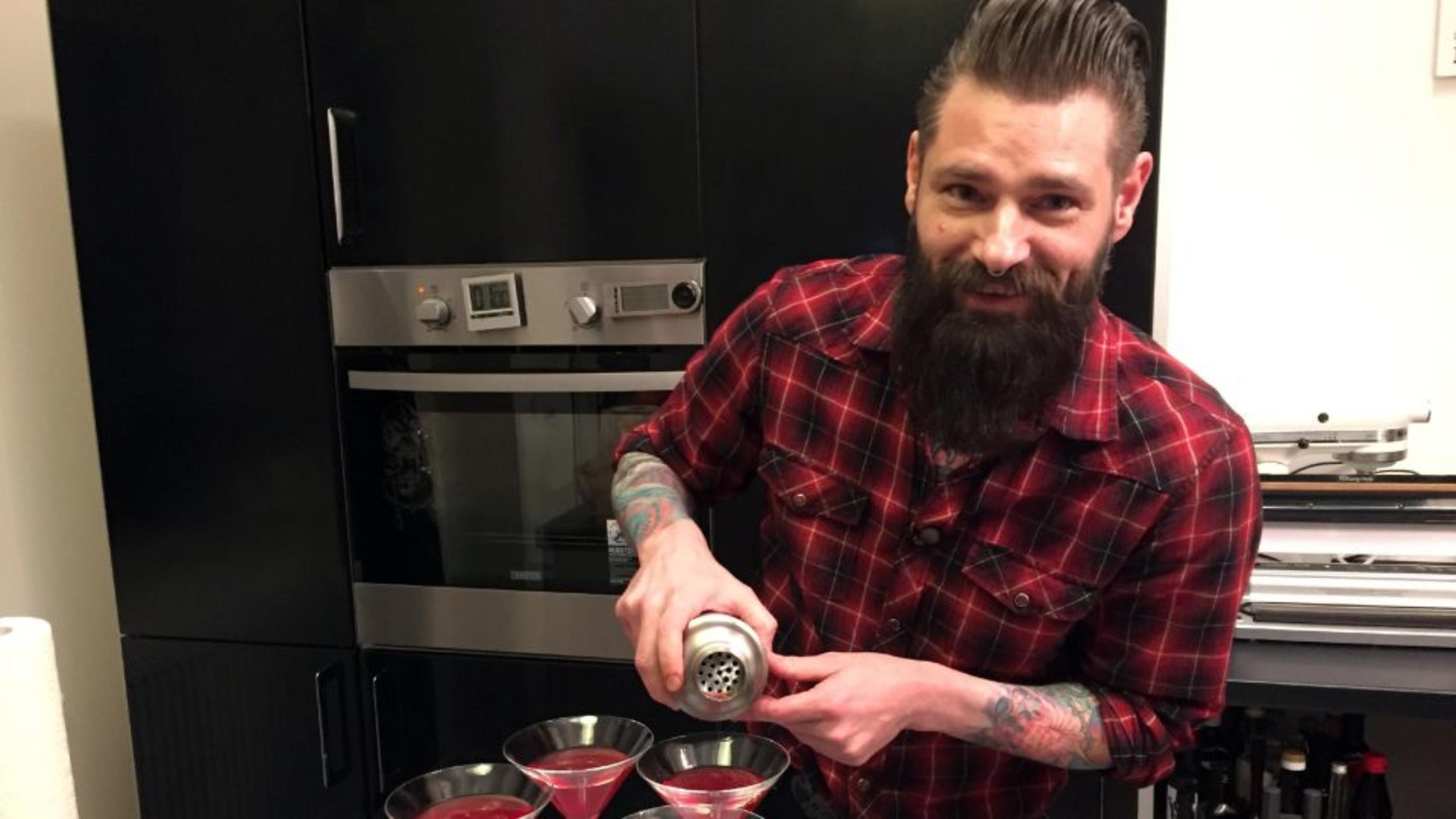 Das perfekte Dinner: Thomas sucht den kulinarischen Wettkampf Gastgeber Thomas mixt