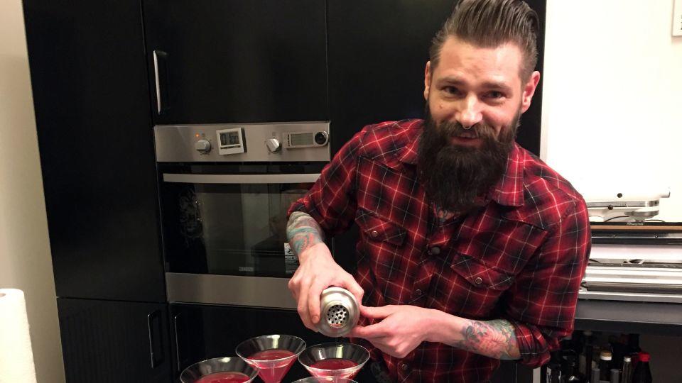 Das perfekte Dinner: Thomas sucht den kulinarischen Wettkampf Gastgeber Thomas mixt