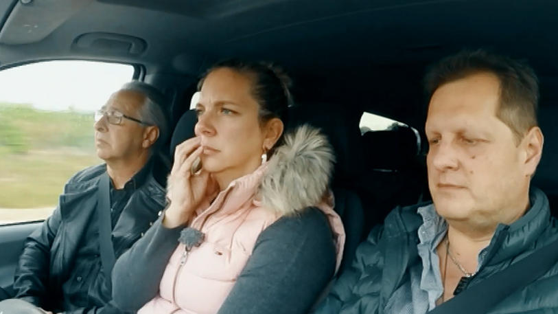 Goodbye Deutschland! Viva Mallorca!: Jens Büchner und seiner Daniela steht ein schwerer Abschied bevor Jens und Daniela im Auto mit einem Freund