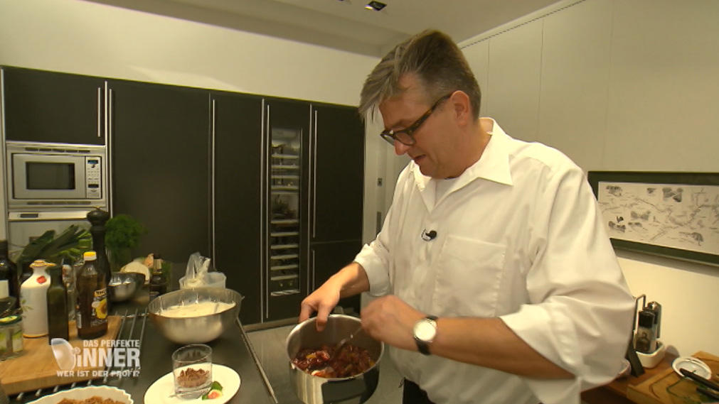 Das perfekte Dinner: Stefans Nachspeise sorgt bei Matthias für große Enttäuschung Stefan richtet seine Nachspeise an.