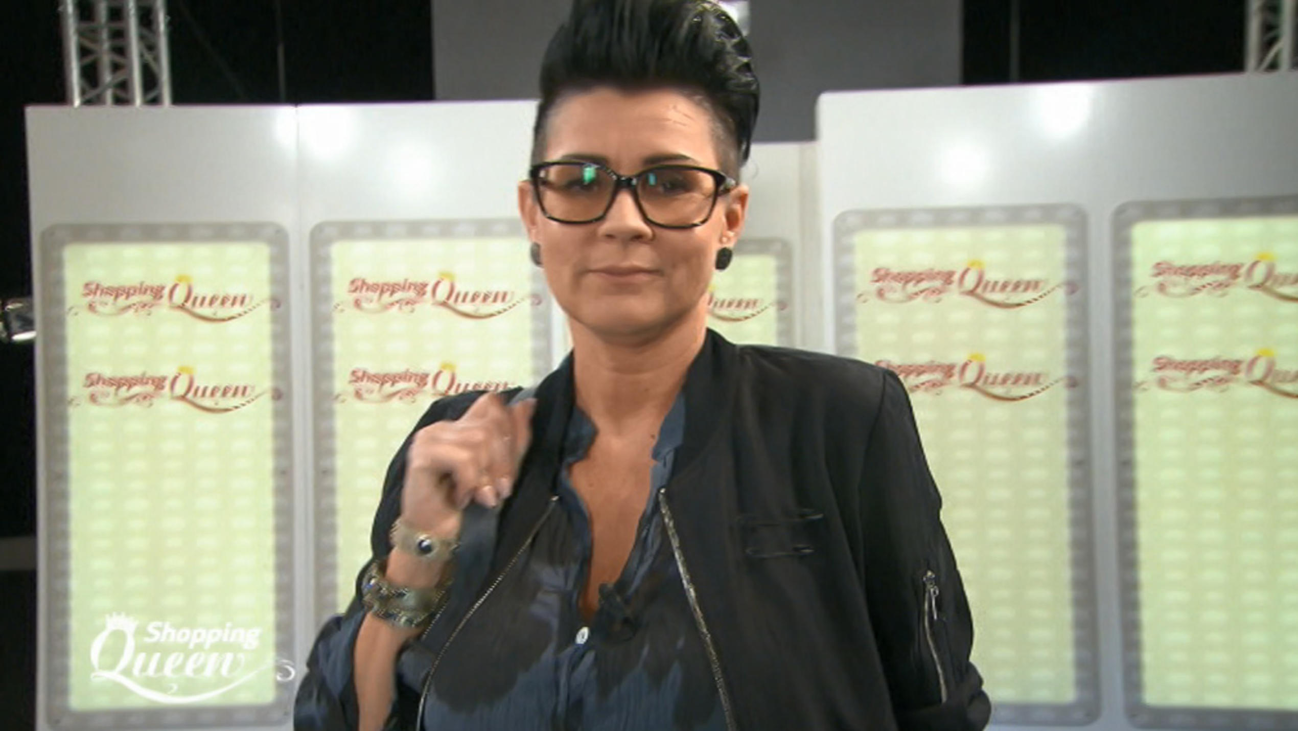 Shopping Queen: Olga zeigt ihre wilde Seite im Biker-Look auf dem Catwalk "Shopping Queen"-Kandidatin Olga auf dem Catwalk