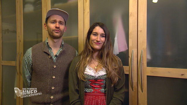 Mit Lederhose und Dirndl zum Dinner-Finale Manfred staunt nicht schlecht, als er seine Gäste in voller Trachtenpracht erblickt