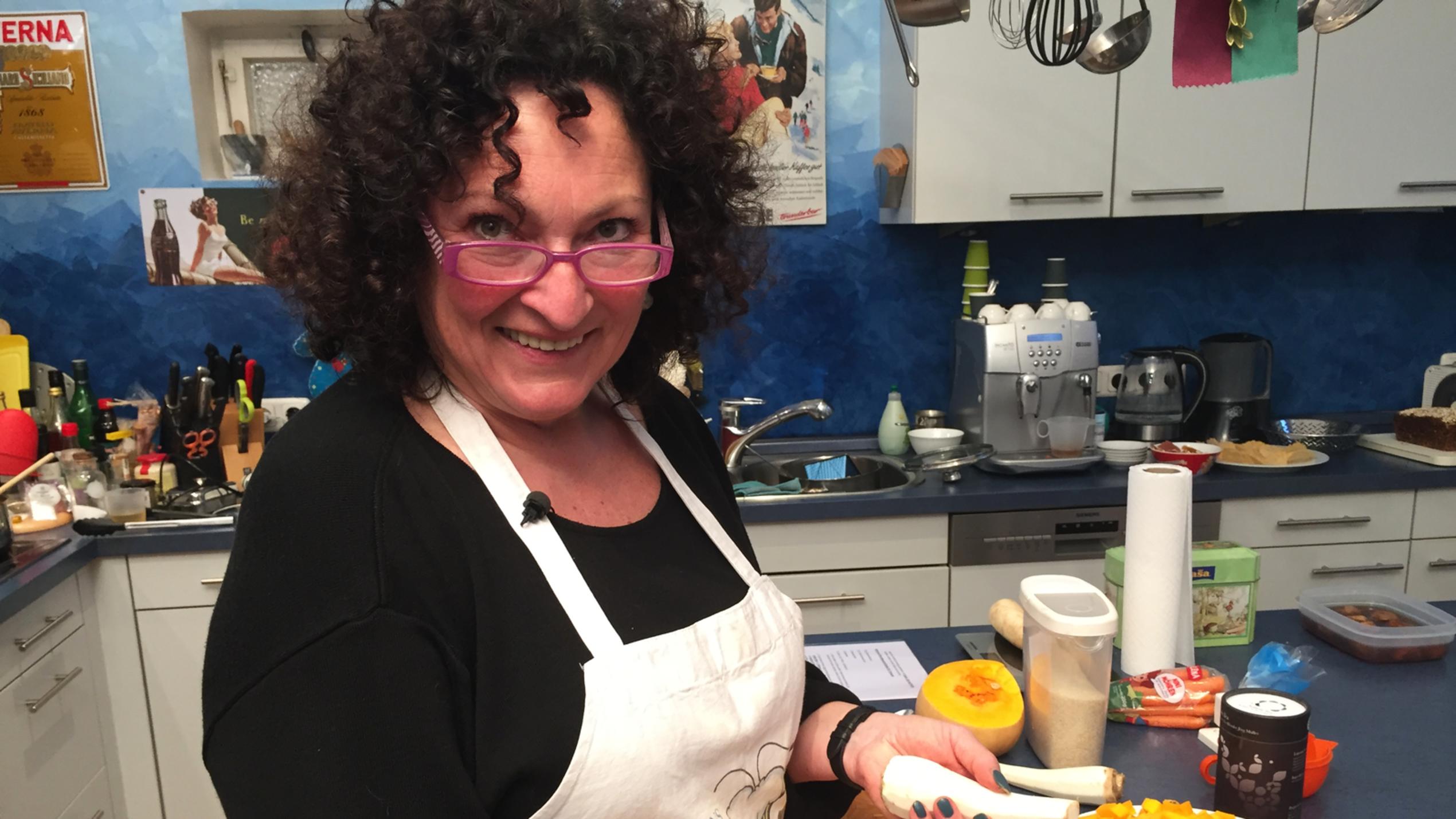Das perfekte Dinner: Nicole im kulinarischen Steckbrief Nicole bei ihren Dinnervorbereitungen