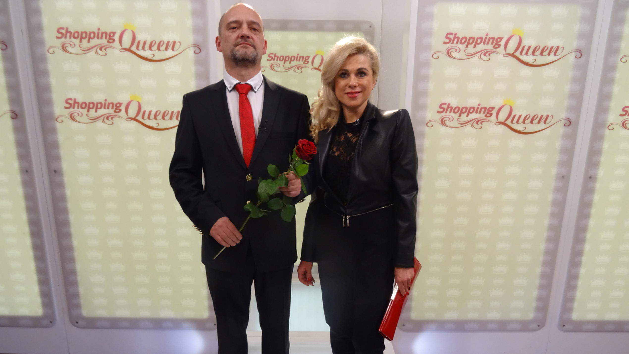 Shopping Queen: Elena und Ronny präsentieren ihren Valentinstags- Look auf dem Catwalk Elena und Ronny bei "Shopping Queen" auf dem Catwalk.