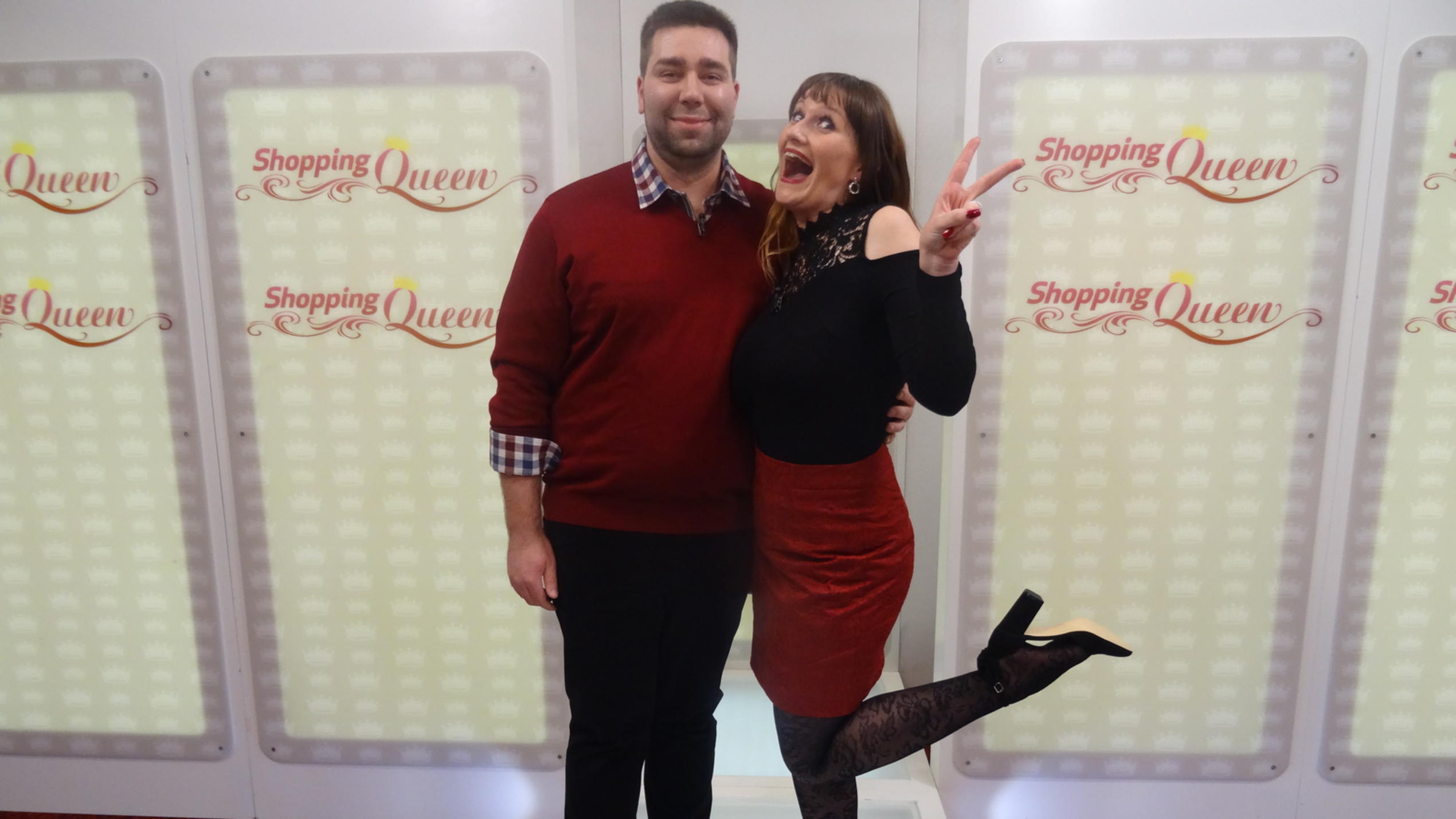Shopping Queen: Teresa und Dirk präsentieren ihren Valentinstags-Look auf dem Catwalk Teresa und Dirk präsentieren ihren Look beim Pärchen-Spezial bei "Shopping Queen".