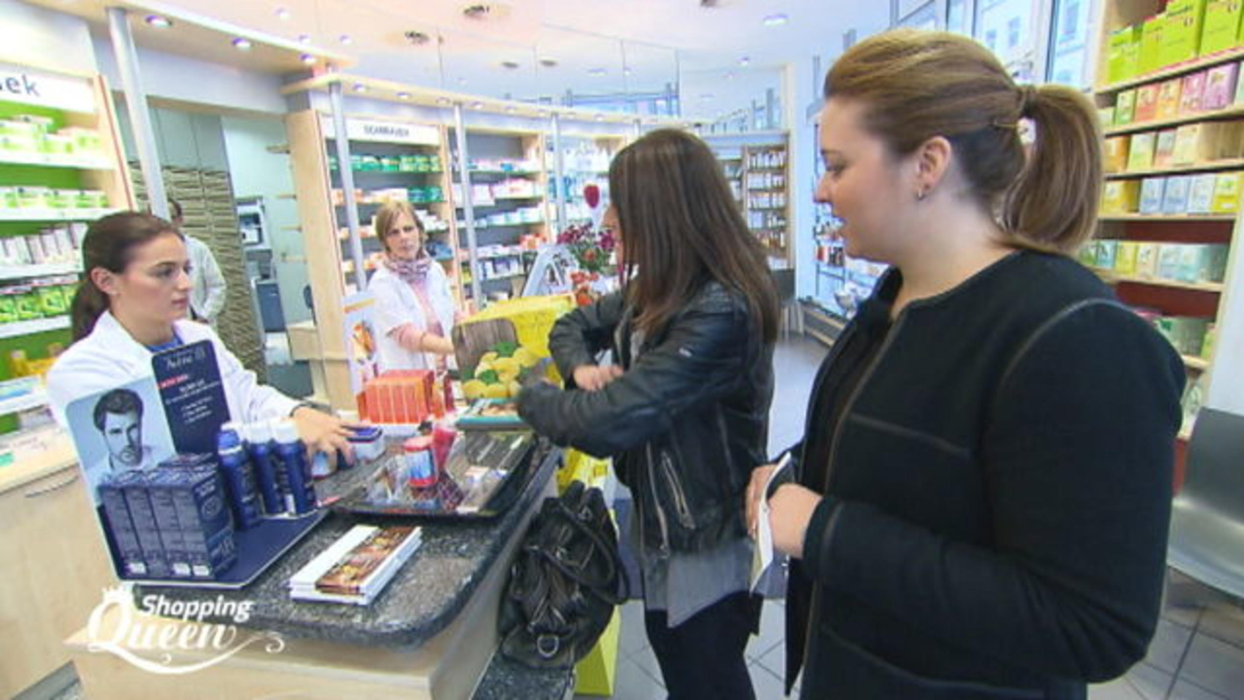 Shopping Queen: Was macht Kandidatin Kerstin in der Apotheke? "Shopping Queen"-Kandidatin Kerstin shoppt in der Apotheke.