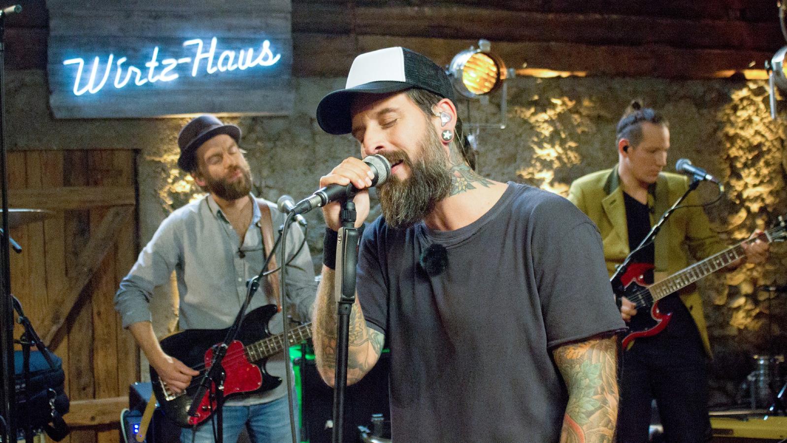 One Night Song 2017: Die Sendetermine von "One Night Song - Blind Date im Wirtz-Haus" Bei "One Night Song - Blind Date im Wirtz-Haus" verbringt Daniel Wirtz eine musikalische Nacht mit einem Künstler.