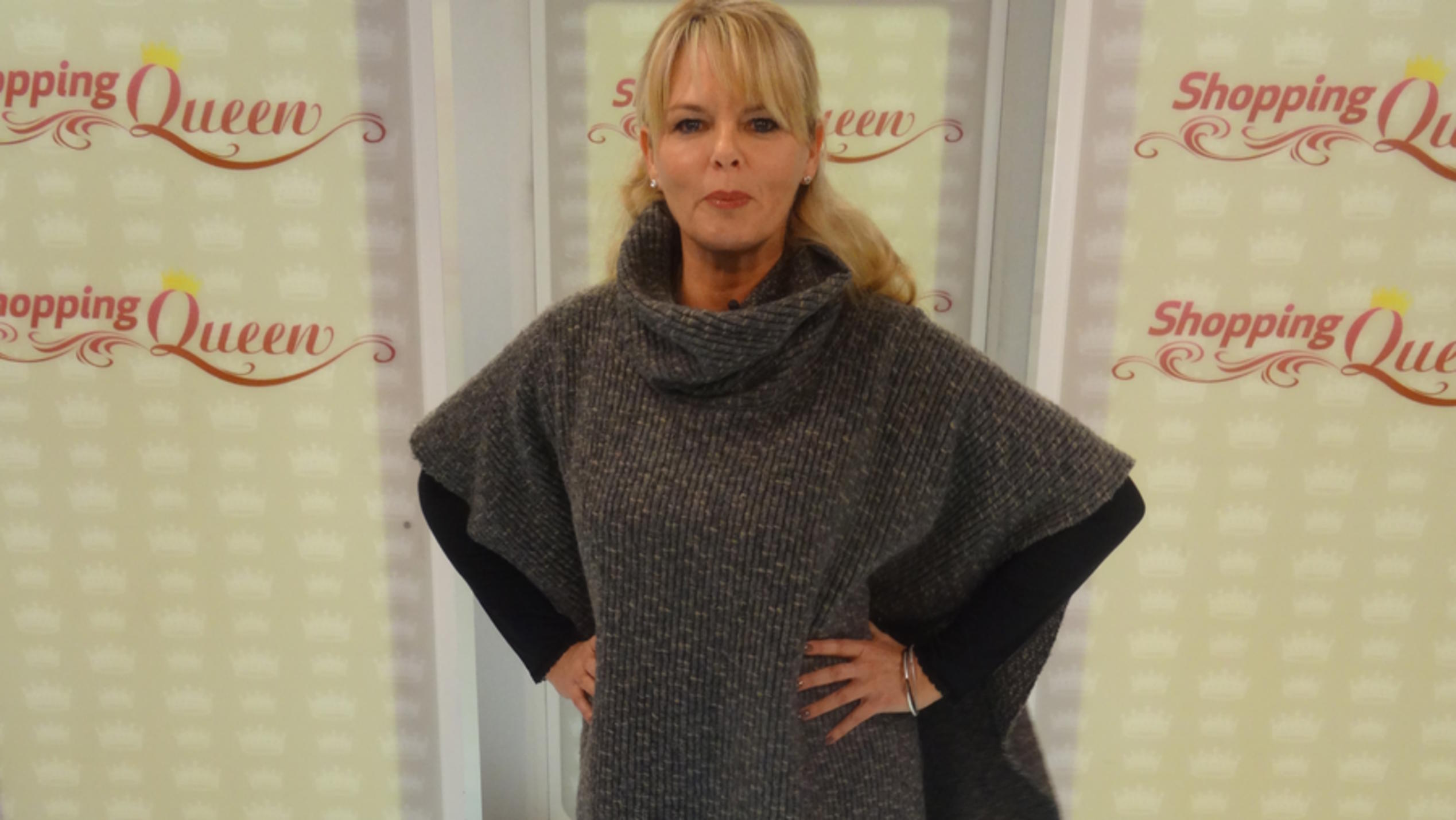 Shopping Queen: Sybille aus Rostock präsentiert ihren Overknee-Look auf dem Catwalk "Shopping Queen"-Kandidatin Sybille auf dem Catwalk