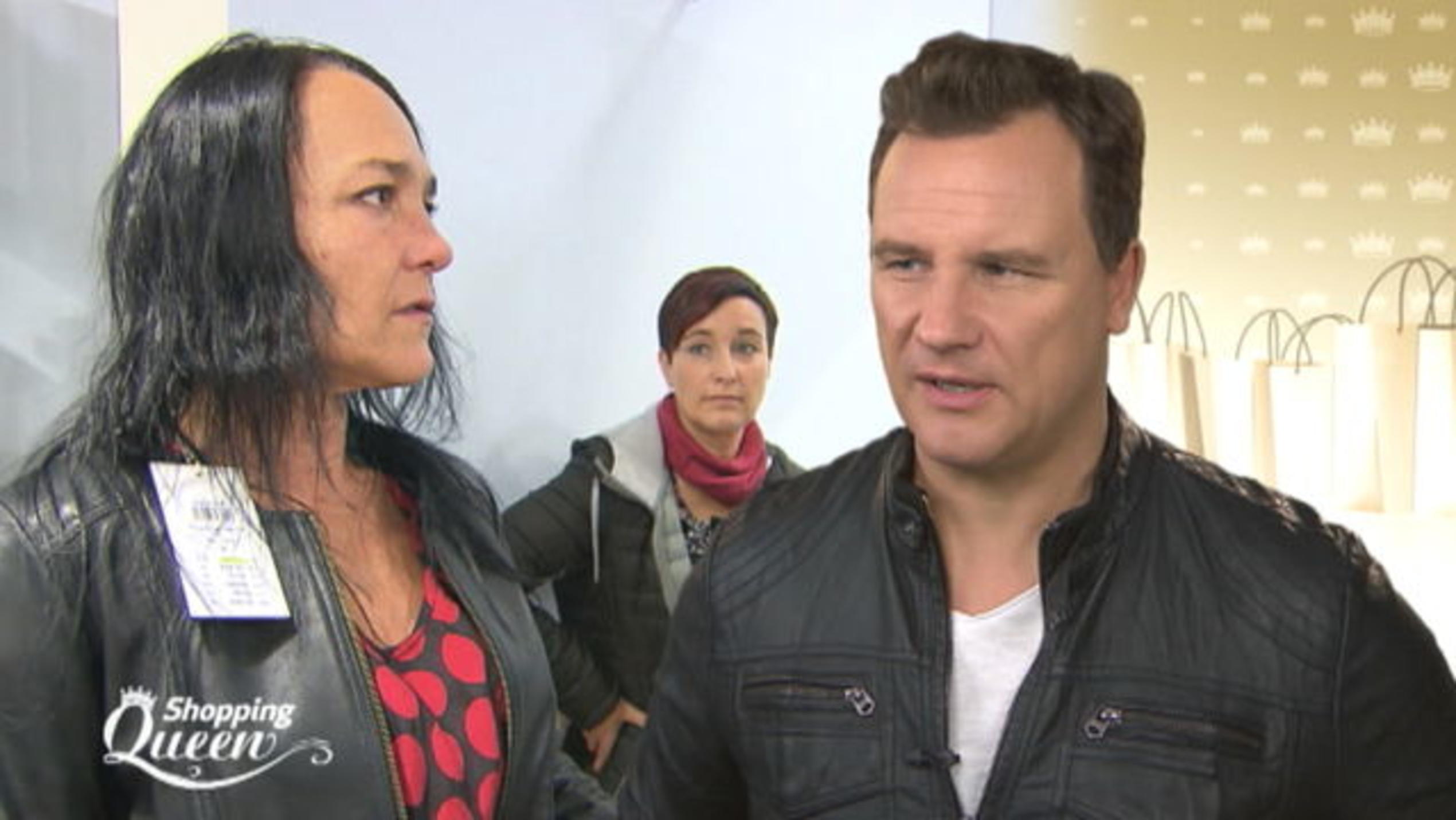Shopping Queen: Guido Maria Kretschmer wird Birgits Overknee-Look zu bunt "Shopping Queen"-Kandidatin Birgit sucht den perfekten Overknee-Look.